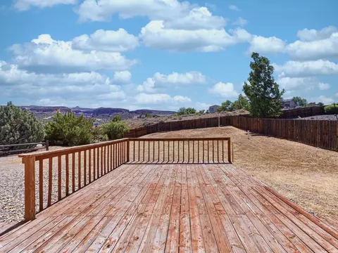 Exterior - 913 Squire Ct, Fruita, CO 81521 photo 5 of 8