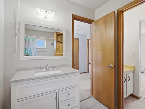 Bath - 913 Squire Ct, Fruita, CO 81521 photo 3 of 4