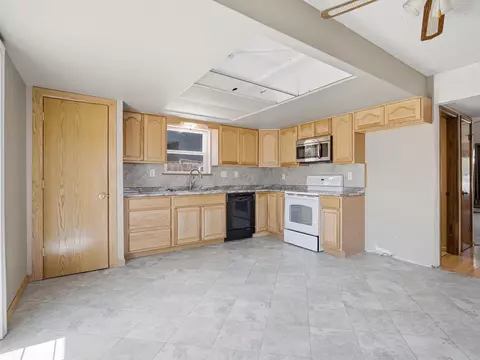 Kitchen - 913 Squire Ct, Fruita, CO 81521 photo 2 of 2