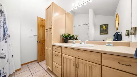 Bath - 8506 Lone Eagle Rd, Mesa, CO 81643 photo 2 of 3