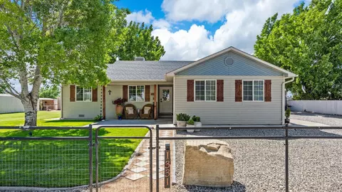 1331 13 310 Rd, Loma, CO 81524