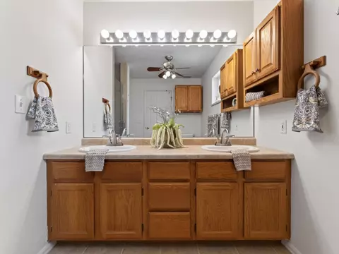 Bath - 542 N Willow St, Fruita, CO 81521 photo 1 of 2