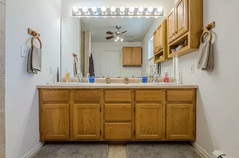 Bath - 542 N Willow St, Fruita, CO 81521 photo 2 of 4