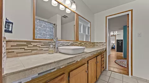 Bath - 2280 E Rd, Grand Junction, CO 81507 photo 3 of 3