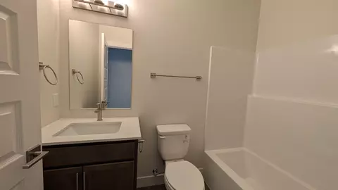 Bath - 1710 Rusty Rivet Rd, Fruita, CO 81521 photo 1 of 2
