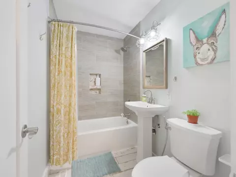 Bath - 905 E Aspen Ave, Fruita, CO 81521 photo 2 of 2