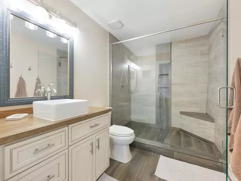 Bath - 905 E Aspen Ave, Fruita, CO 81521 photo 1 of 2