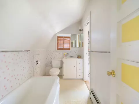 Bath - 402 N Maple St, Fruita, CO 81521 photo 2 of 3