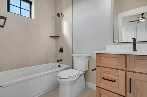 Bath - 1924 K Rd, Fruita, CO 81521 photo 3 of 5