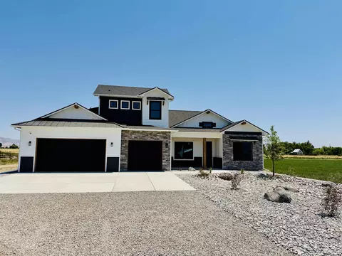 Exterior - 1924 K Rd, Fruita, CO 81521 photo 2 of 6