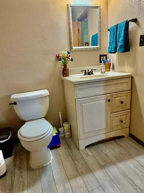 Bath - 1865 Frontage Rd, Fruita, CO 81521 photo 2 of 5
