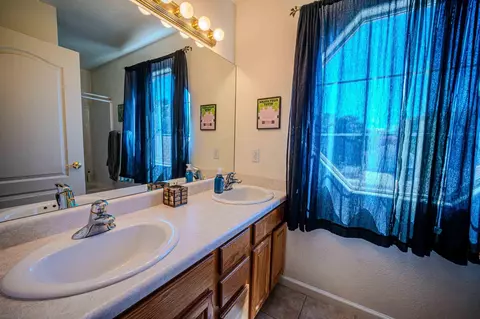 Bath - 723 Granite Dr, Fruita, CO 81521 photo 5 of 6