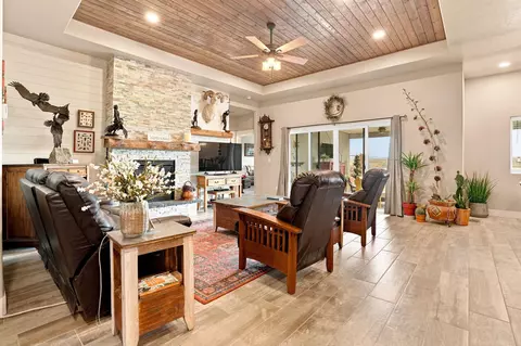 Living - 1348 Robinson Ct, Mack, CO 81525 photo 4 of 8