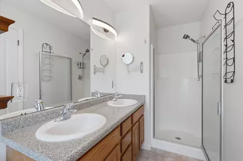 Bath - 612 Quartz Dr, Fruita, CO 81521 photo 2 of 4