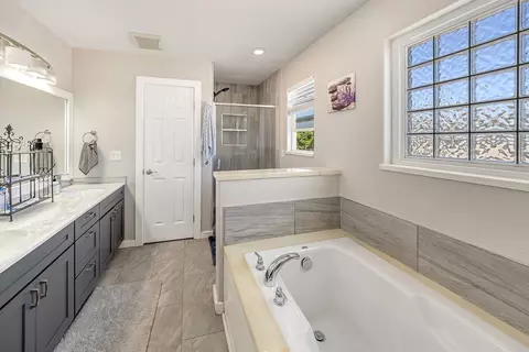 Bath - 902 Elberta Dr, Fruita, CO 81521 photo 2 of 3
