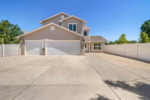 Exterior - 902 Elberta Dr, Fruita, CO 81521 photo 2 of 7