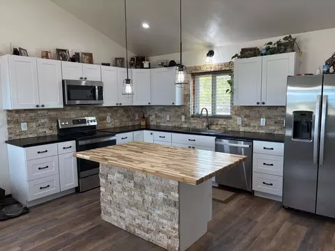 Kitchen - 24500 Timothy Rd, Cedaredge, CO 81413 photo 2 of 2