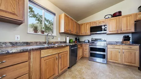 Kitchen - 815 E Harrison Ave, Fruita, CO 81521 photo 3 of 4