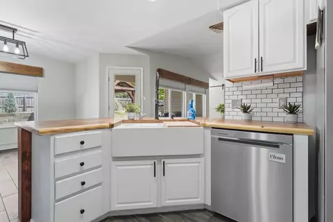 Kitchen - 242 Narrow Leaf Dr, Fruita, CO 81521 photo 5 of 5