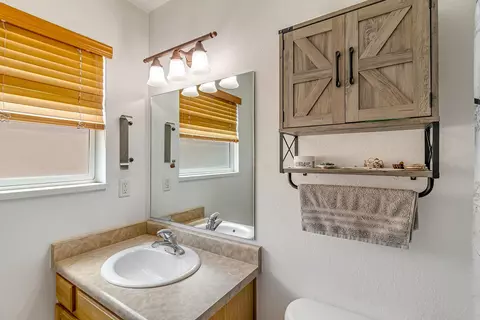 Bath - 685 Bayberry Ct, Fruita, CO 81521 photo 1 of 3