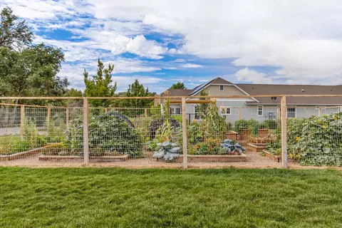Exterior - 1233 Periwinkle Ct, Fruita, CO 81521 photo 6 of 7