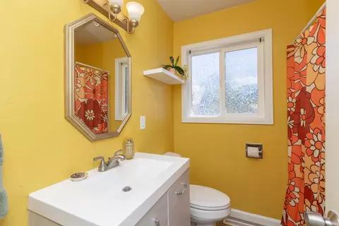 Bath - 1047 E Aspen Ave, Fruita, CO 81521 photo 1 of 3