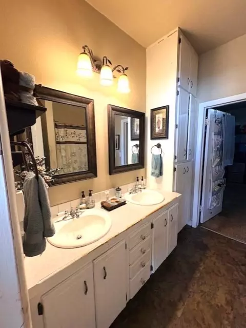Bath - 1130 20 Rd, Fruita, CO 81521 photo 1 of 6