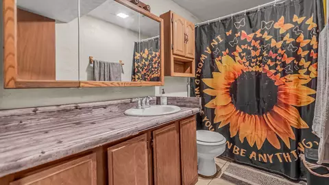 Bath - 718 E Rio Blanco Ave, Rangely, CO 81648 photo 2 of 2