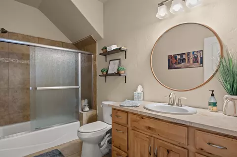 Bath - 951 Vintners Ct, Fruita, CO 81521 photo 4 of 4