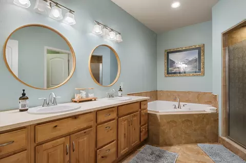 Bath - 951 Vintners Ct, Fruita, CO 81521 photo 1 of 4