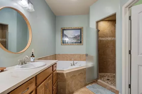 Bath - 951 Vintners Ct, Fruita, CO 81521 photo 2 of 4