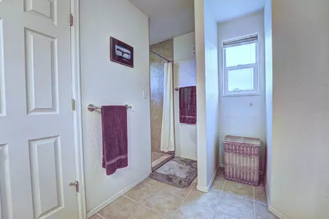 Bath - 927 21 Rd, Fruita, CO 81521 photo 2 of 4