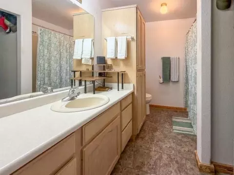 Bath - 1032 E Grand Ave, Fruita, CO 81521 photo 1 of 1