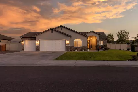 Exterior - 1404 Limber Pine St, Fruita, CO 81521 photo 2 of 11