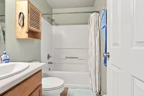 Bath - 1131 Walnut St, Fruita, CO 81521 photo 3 of 4