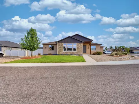 Exterior - 1055 Red Sky Rd, Fruita, CO 81521 photo 2 of 6