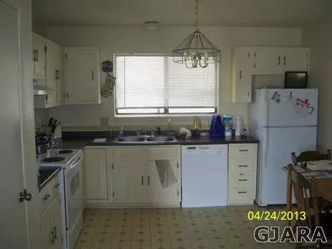 126 E 1st St, Palisade, CO 81526 photo 2