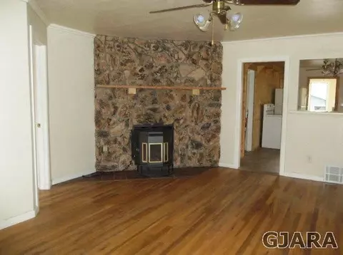 213 S Stanolind Ave, Rangely, CO 81648 photo 2