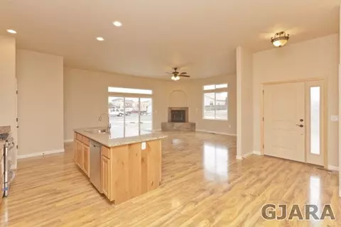 937 Hickory St, Fruita, CO 81521 photo 2
