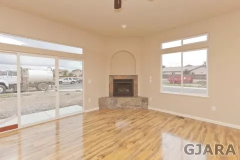 937 Hickory St, Fruita, CO 81521 photo 3