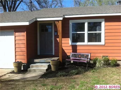 225 E 45th Pl, Tulsa, OK 74105 photo 1