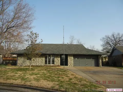 9124 E 49th St, Tulsa, OK 74145 photo 1