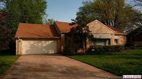 3225 E 34th St, Tulsa, OK 74105 photo 1