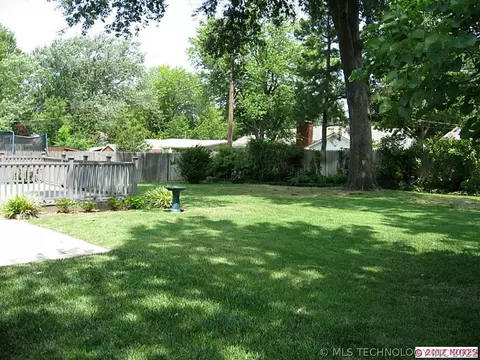 7405 E 60th St, Tulsa, OK 74145 photo 1
