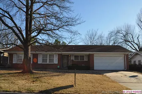 4520 E 46th St, Tulsa, OK 74135 photo 1