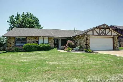 10014 E 39th Pl, Tulsa, OK 74146 photo 1