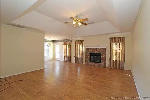 1130 E 138th St, Glenpool, OK 74033 photo 3