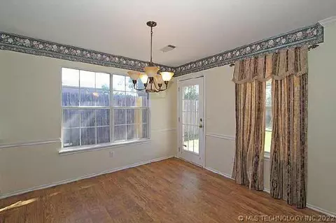 1130 E 138th St, Glenpool, OK 74033 photo 6