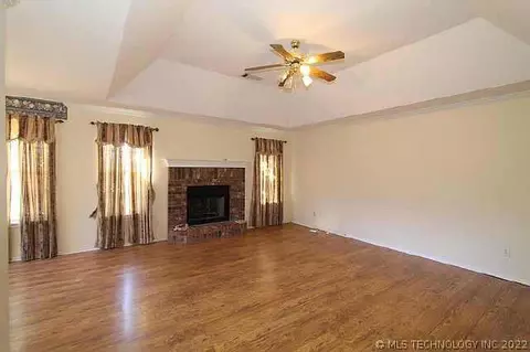 1130 E 138th St, Glenpool, OK 74033 photo 5