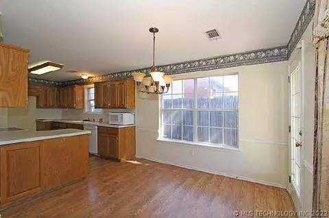 1130 E 138th St, Glenpool, OK 74033 photo 7